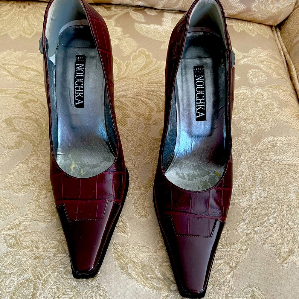 Beautiful Pump great for an office, girls night out or a nice dinner.